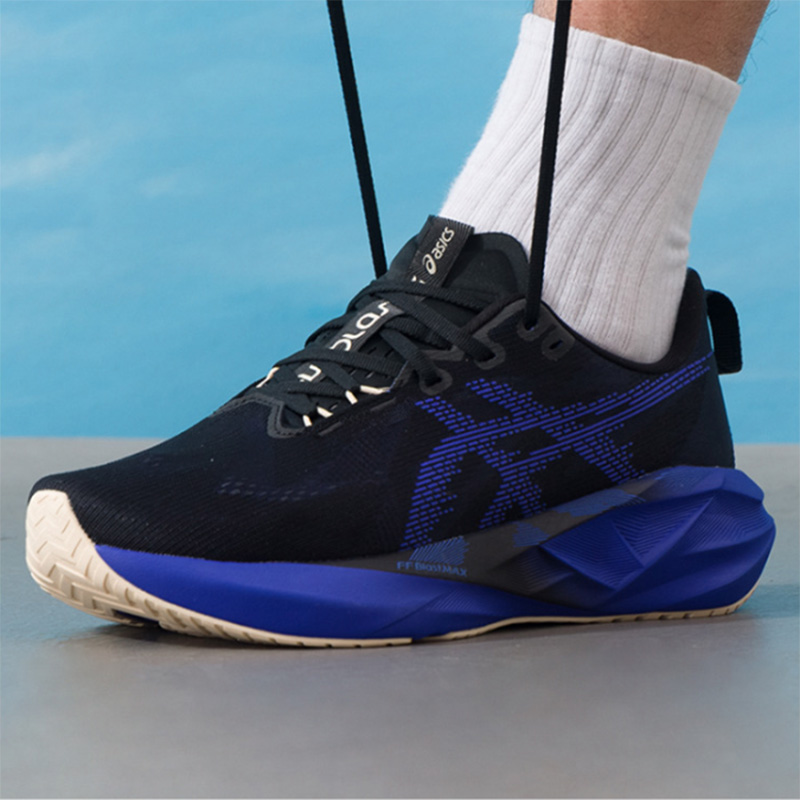 アシックス NOVABLAST 5 ブラック ロイヤル ブル - Running Gear Asics のレビューと価格